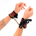 KINK - RESISTENZA DA POLSO SCANDALO DETTAGLI IN PIZZO ROSSO-NERO 24,5 CM X 6,5 CM – Sistemare le manette