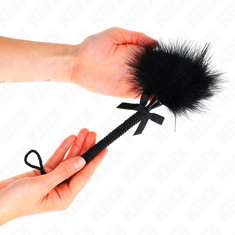 KINK - BACCHETTA IN CORDA DI NYLON CON PIUME TICKLE E FIOCCO NERO 25 CM – Piume – foto 3