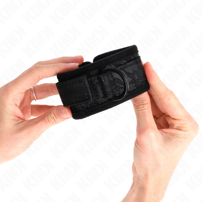 KINK - POLSI RICOPERTI DI PIZZO SCURO IN NEOPRENE REGOLABILE NERO 20-29 CM X 5 CM – Sistemare le manette – foto 4