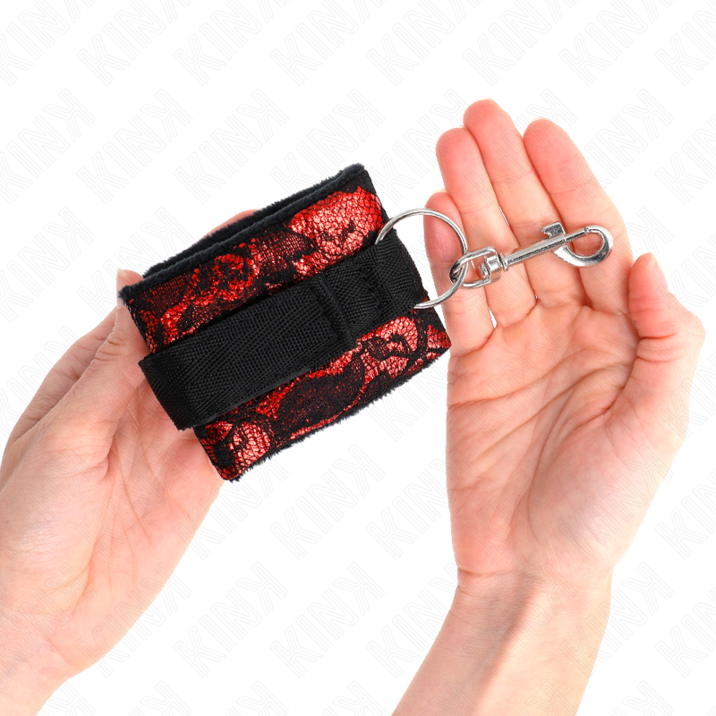 KINK - POLSO SCANDALO ROSSO-NERO – Sistemare le manette – foto 4