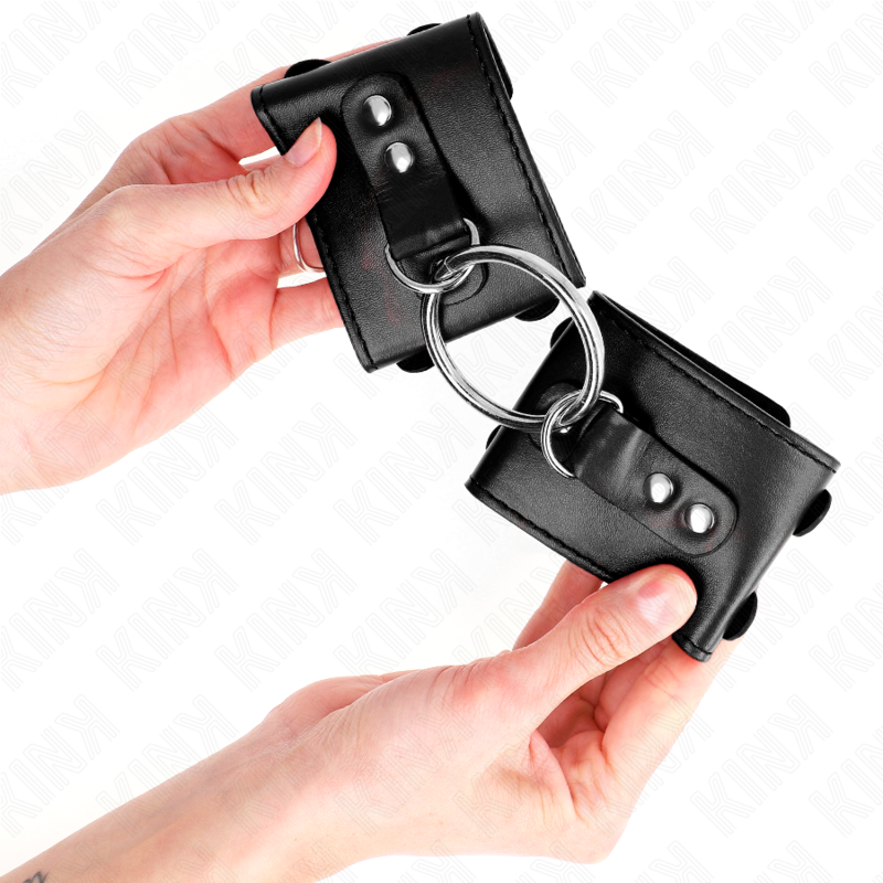 KINK - POLSO FISSO CON ANELLO E BORCHIE REGOLABILE NERO 17-22 CM X 6,5 CM – Sistemare le manette – foto 4