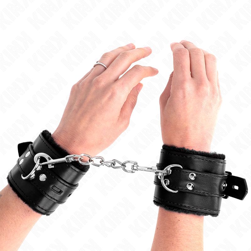 KINK - POLSINI IMBOTTITI IN PELLICCIA CON FORI QUADRI NERI E CINTURA NERA REGOLABILE 17-29 CM X 6 CM – Sistemare le manette