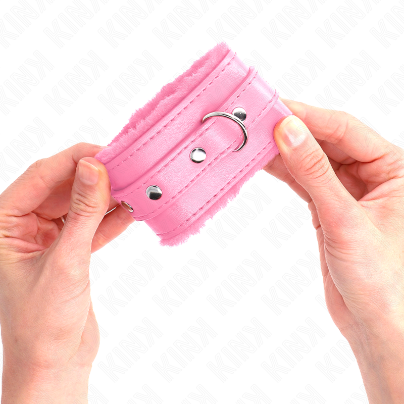 KINK - POGGIPOLSI PREMIUM RIVESTITI IN PELLICCIA ROSA CON CINTURA ROSA REGOLABILE 17-29 CM X 6 CM – Sistemare le manette – foto 3
