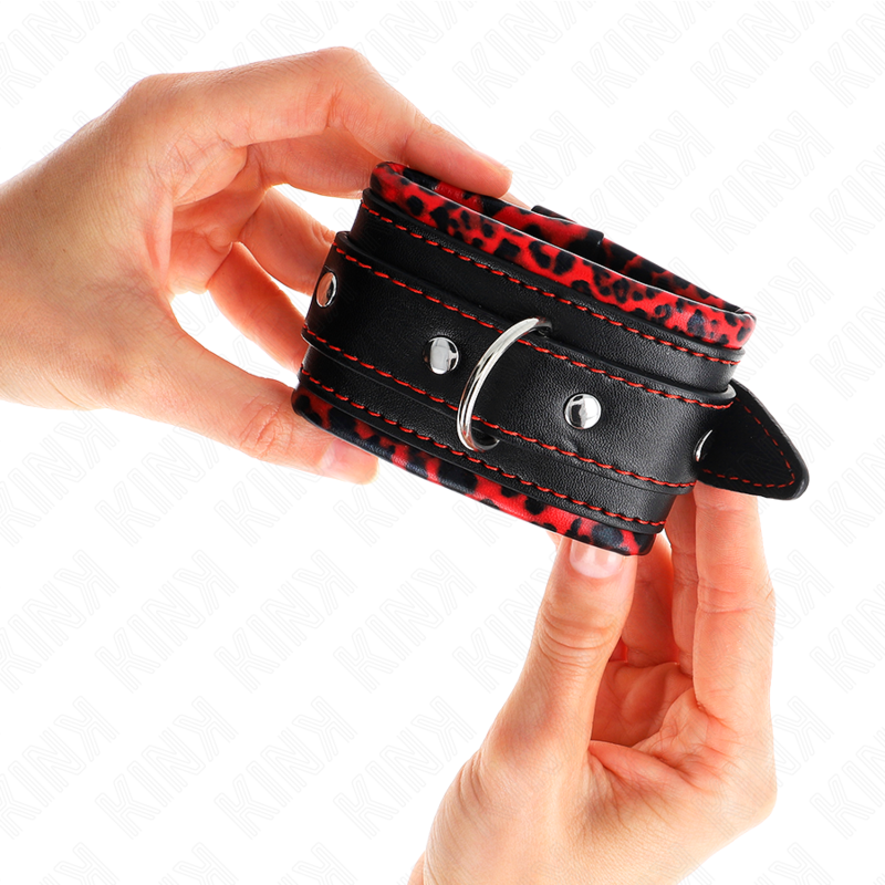 KINK - POGGIPOLSI IMBOTTITI IN PELLICCIA ROSSO/NERO REGOLABILE 17-29 CM X 6 CM – Sistemare le manette – foto 4