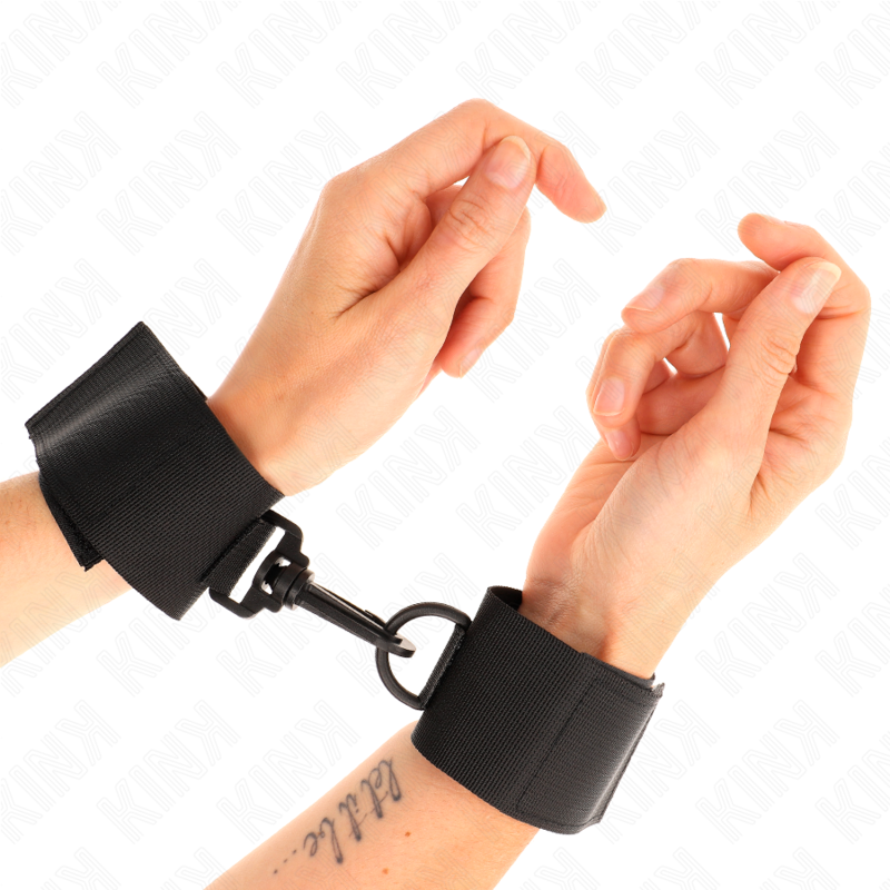 KINK - POGGIPOLSO IN NYLON NERO – Sistemare le manette