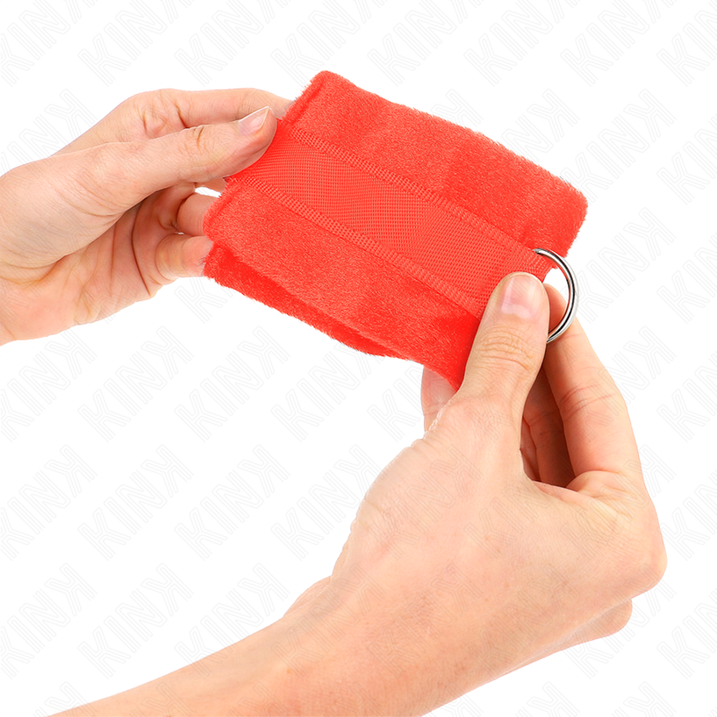 KINK - POLSINI IN PELLICCIA PER PRINCIPIANTI ROSSO 30 X 7 CM – Sistemare le manette – foto 4
