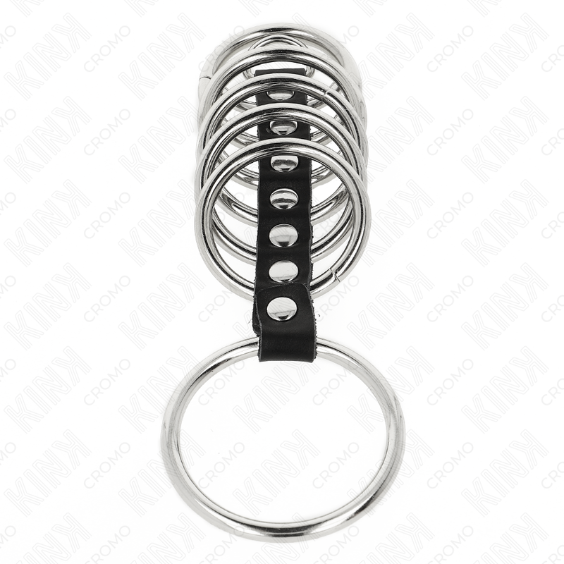 KINK - 7 ANELLI PER PENE IN METALLO DA 3,2 CM A 5 CM COLLEGATI DA PELLE – Anelli per pene in metallo BDSM – foto 3