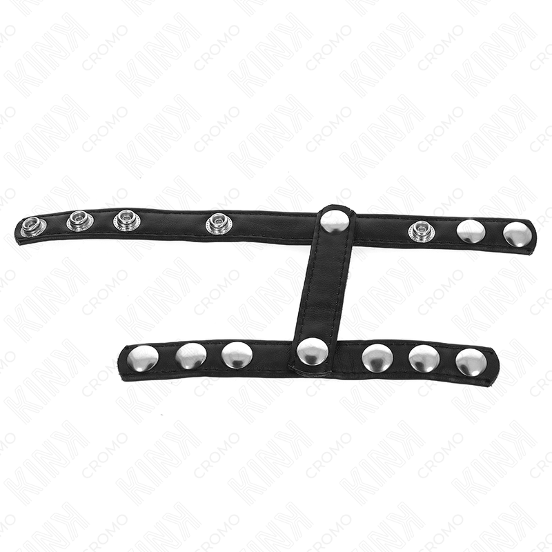 KINK - ANELLO PER PENE CON 3 CINGHIE REGOLABILI PER DIVISORE DELLE PALLE – Anelli per pene in metallo BDSM – foto 3