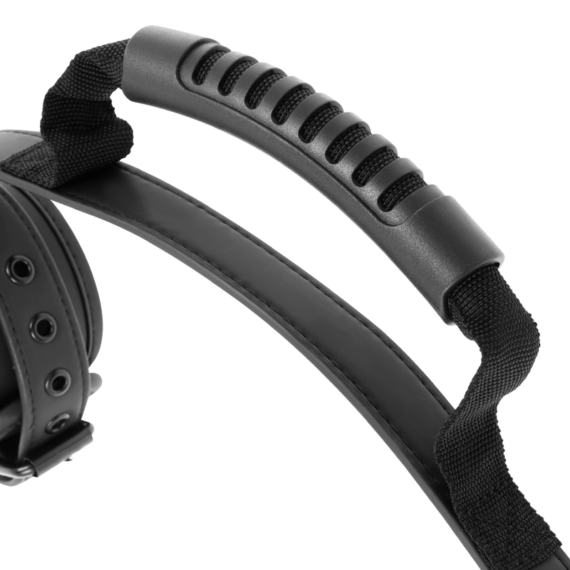 FETISH SUBMISSIVE - MANETTE CON FODERA IN NOPRENE E MANIGLIA – Sistemare le manette – foto 6