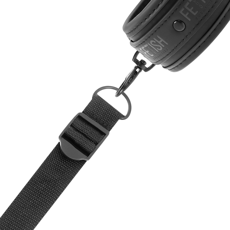 FETISH SUBMISSIVE - SET DI MANETTE E CRAVATTE CON FODERA IN NOPRENE – Sistemare le manette – foto 6