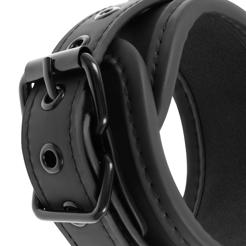 FETISH SUBMISSIVE - POSIZIONE MASTER CON 4 MANETTE RIVESTITE IN NOPRENE – Sistemare le manette – foto 10